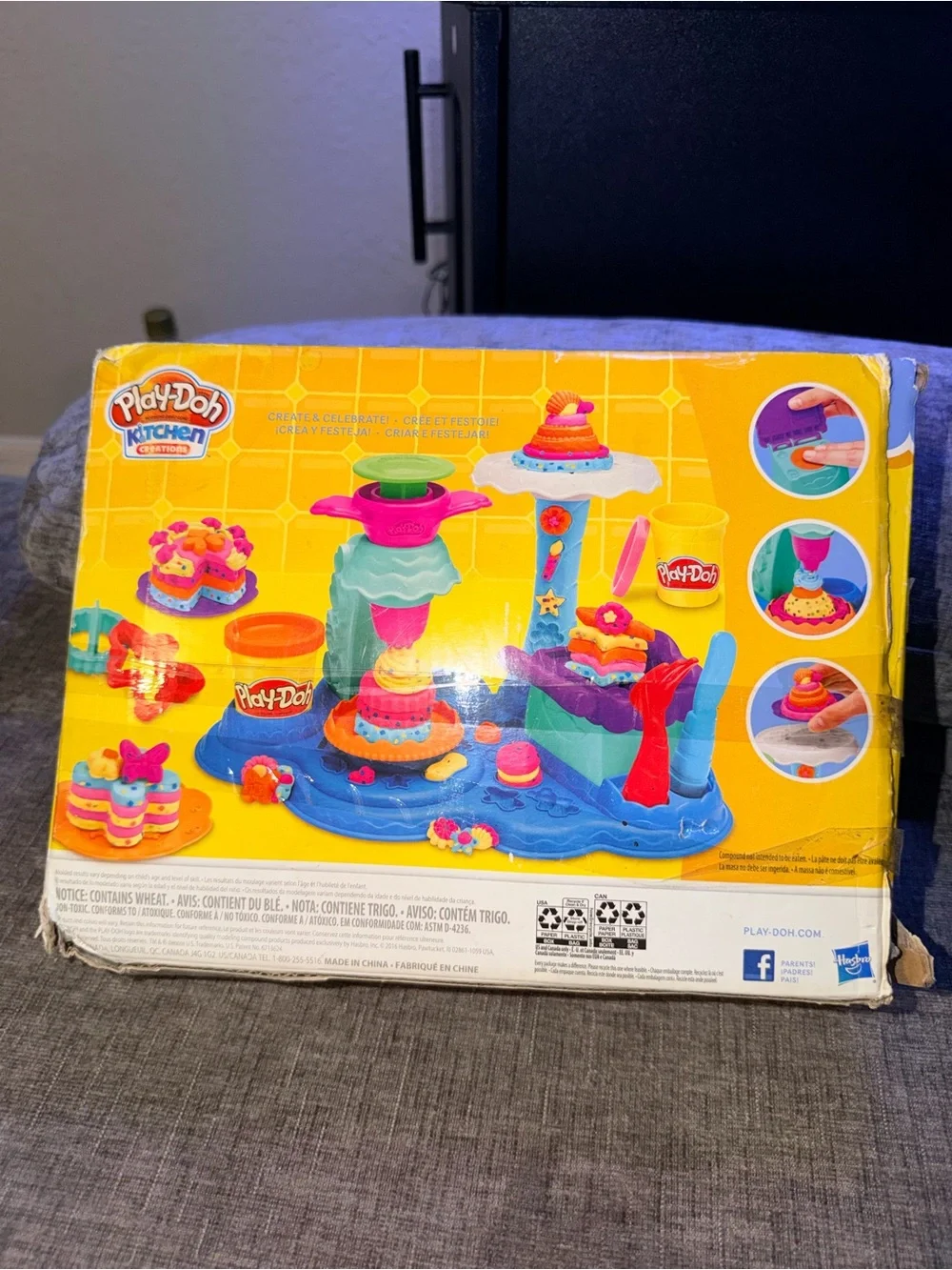 Play-Doh Kitchen Creations Cake Party Playset
